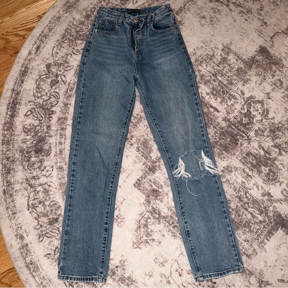 PrettyLittleThing Denim - PrettyLittleThing Blue Straight Leg Jeans